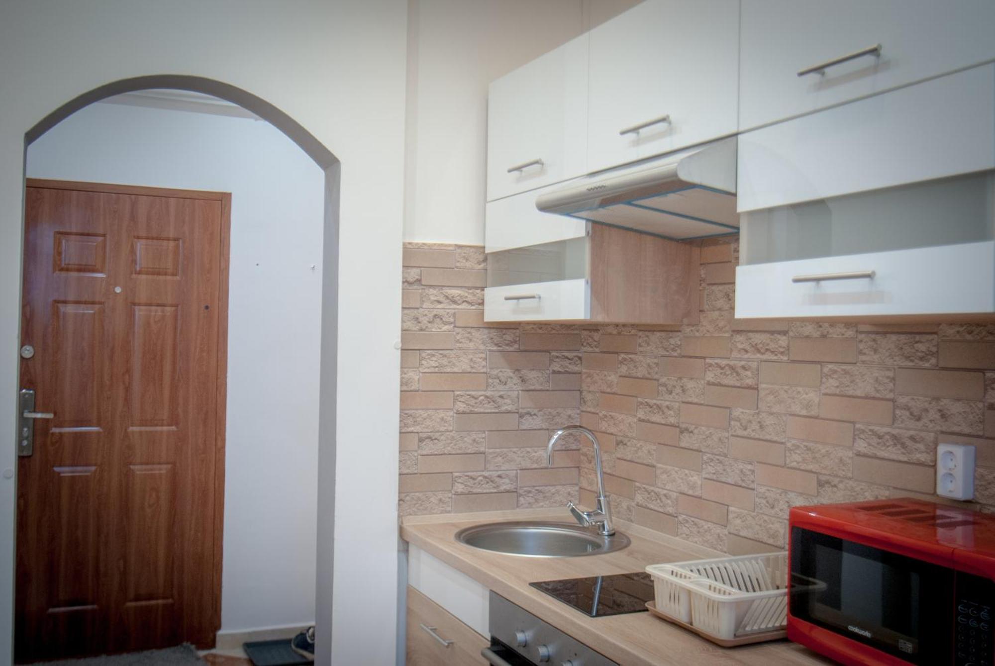 Lovely central apartment with free parking, Központhoz közeli 2 szép szobás lakás Győr Exterior foto