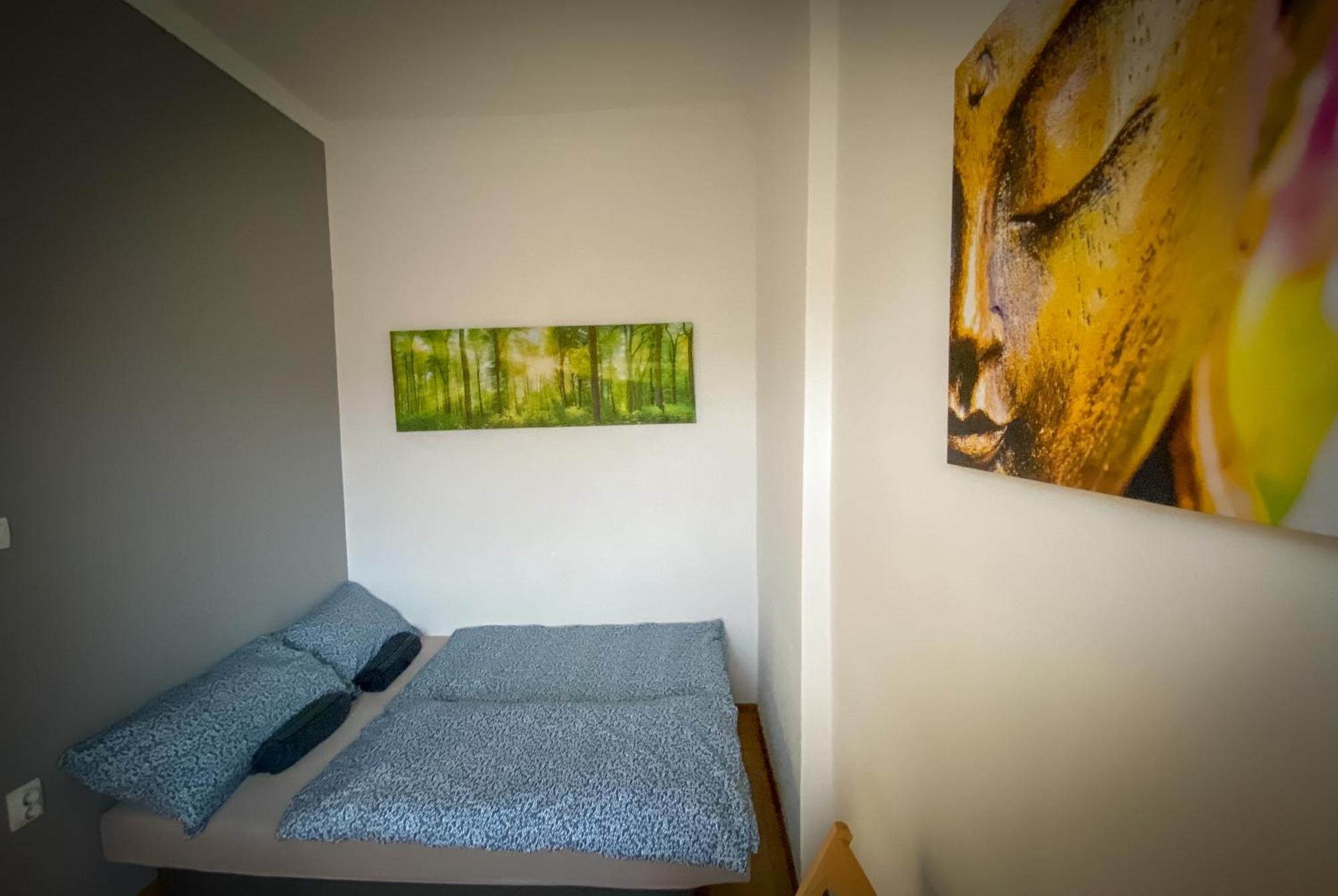 Lovely central apartment with free parking, Központhoz közeli 2 szép szobás lakás Győr Exterior foto